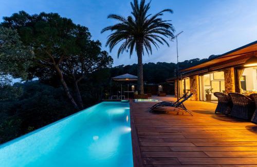 Tossa de Mar Villa | Primera linea, Piscina, Jacuzzi y Playa Privada