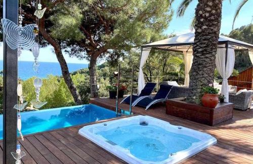 Tossa de Mar Villa | Primera linea, Piscina, Jacuzzi y Playa Privada