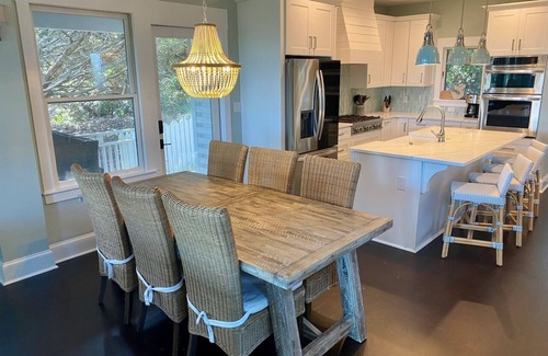 Flora's Bluff House | Primrose Cottage - views & breezes on Bald Head Island - 3 minute walk to beach!