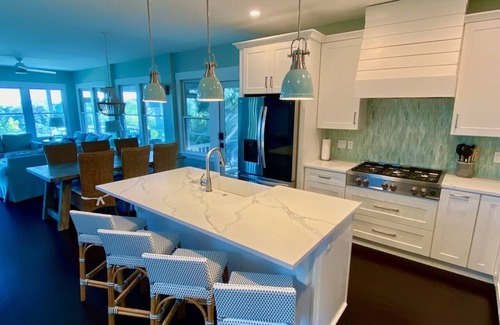 Flora's Bluff House | Primrose Cottage - views & breezes on Bald Head Island - 3 minute walk to beach!