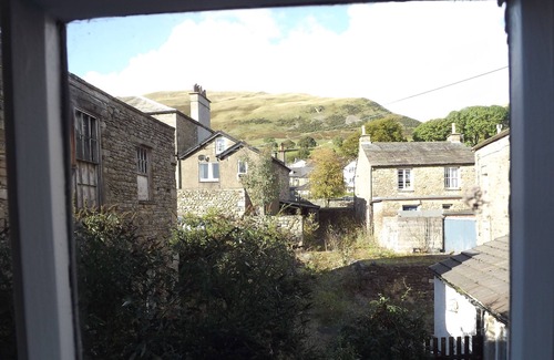 Sedbergh Cottage | Primrose Cottage, cosy 2 bedroom cottage in lovely Sedbergh, nr. Lakes and Dales