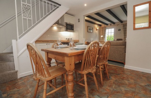 Edmonton Cottage | PRIMROSE COTTAGE, family friendly, with open fire in Edmonton