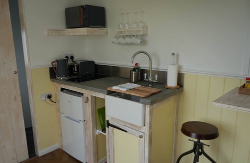 Kilgetty House | Primrose (With Hot-Tub)