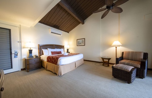 Princeville Hotel | Princeville's Best-Kept Secret! 2 Spacious Units, Swimming Pool, Full Kitchen!