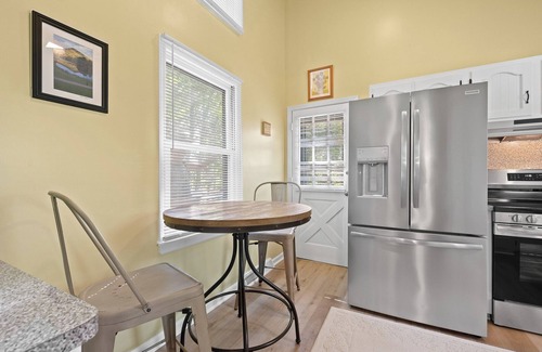 Bedford House | Pristine 3 bedroom/2 bath home close to the Blue Ridge Parkway!