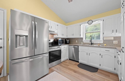 Bedford House | Pristine 3 bedroom/2 bath home close to the Blue Ridge Parkway!