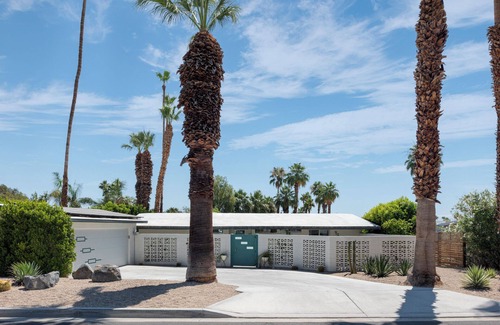 Magnesia Falls Cove House | Pristine and serene mid-century gem in historic Magnesia Falls Cove