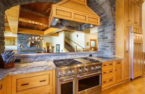 Bass Lake House | Pristine Bass Lake Lakefront Home