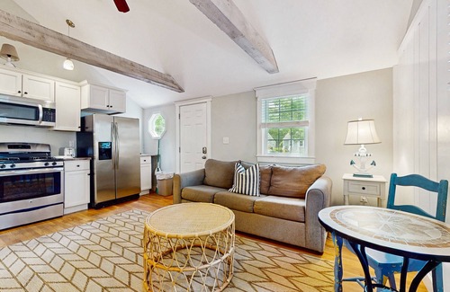 West Yarmouth House | Pristine bungalow with amazing walkable location - WiFi, firepit, dog-friendly