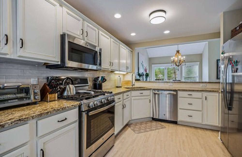 West Hartford Condo | Pristine Condo, Amazing Golf Views - Fox Hollow 8B