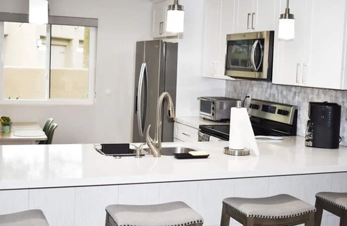 Palm Springs Condo | Pristine Desert Escape & Golf Paradise