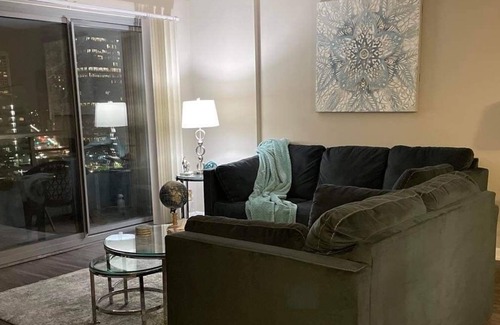 Downtown Detroit Apartment | Pristine Field Service Downtown HighRise/Free Parking/ Entire Unit
