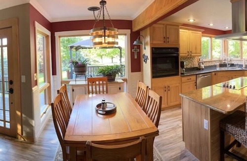 Mayfield House | Pristine log home with a western feel! It's not just a stay but an experience!