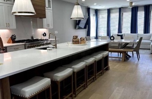 Downtown Columbus House | Pristine New Build, Must See!