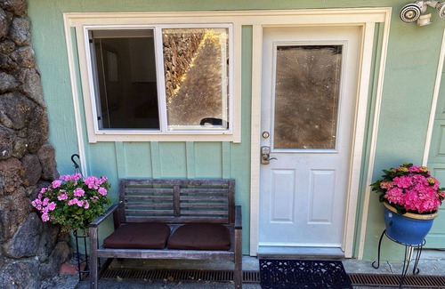 Bayside Acres Apartment | Pristine Studio—Walk to SF Bay & State Park! With A/C!