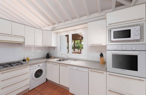 La Mancha Apartment | Privacy: pool, terrace & garden, bbq, views [G]