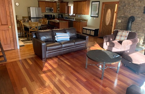 Bartlett House | Privacy, Spacious Home, Minutes to Attitash, Rocky Branch Trail, Storyland.