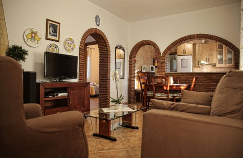 Alhaurin el Grande Cottage | Private villa, surrounded by orange trees, with swimming pool, 10 minutes from the center.