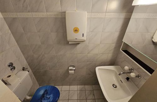 Old Town House | Privat Zimmer, WC in Altstadt Chur, Saturn