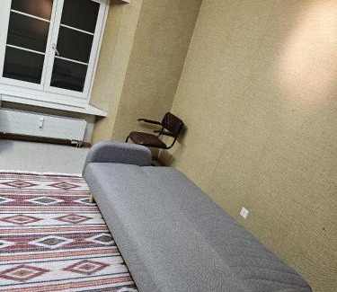 Old Town House | Privat Zimmer, WC in Altstadt Chur, Saturn