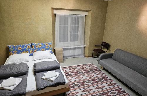 Old Town House | Privat Zimmer, WC in Altstadt Chur, Saturn