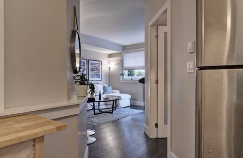 Saanich East Apartment | Private 1 Bed/1 Bath Suite in Cadboro Bay Area Close to UVic
