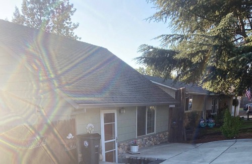 Medford Cottage | Private 1 bedroom 1 bath furnished guest house centrally located in Medford.