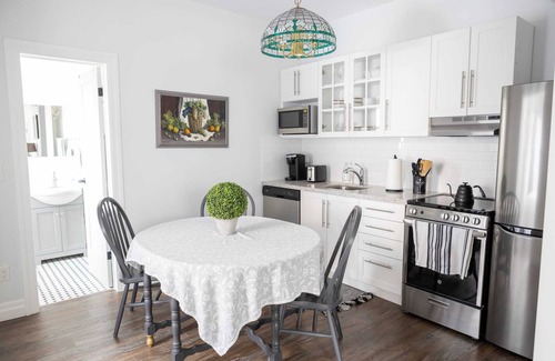 Burlington Apartment | Private 1bed 1bath Apt Near Downtown 1st floor - U2