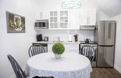 Burlington Apartment | Private 1bed 1bath Apt Near Downtown 1st floor - U2