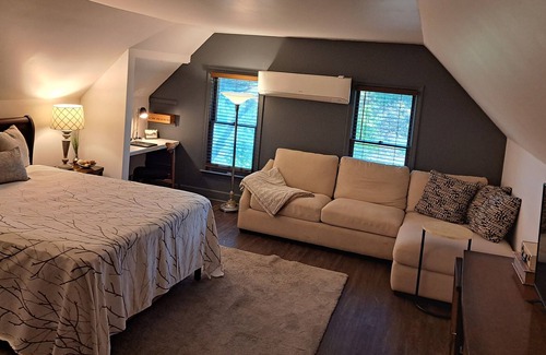 Lexington Apartment | Private 1BR/1BA MCM apt. on historic 12 acre farm in heart of Lexington