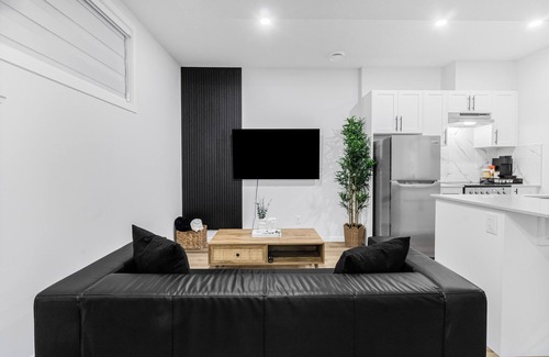 Calgary Apartment | Private 1BR Suite | Private Access | 15 mins to Calgary Intl Airport (YYC).