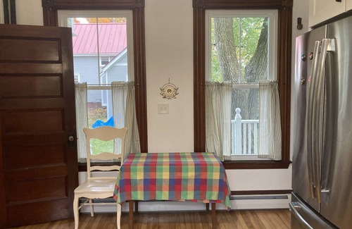 Freeport House | Private 1st Floor Studio in Victorian Home - Steps to LL Bean, Downtown Freeport