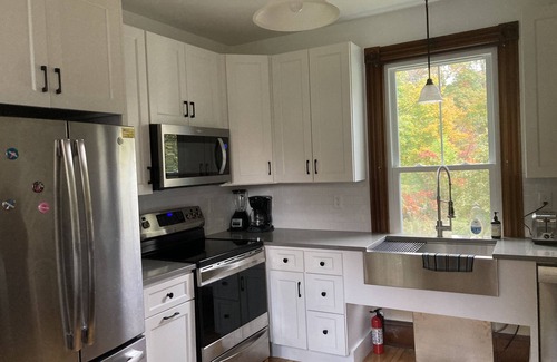 Freeport House | Private 1st Floor Studio in Victorian Home - Steps to LL Bean, Downtown Freeport