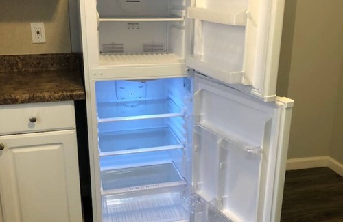 Linden Apartment | Private 2-bedroom with free parking and direct bus to NYC Manhattan only 2 blocks away