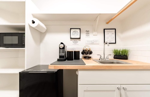 Avondale House | Private 3BR Oasis | Patio, Pool & Firepit