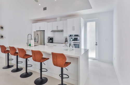 Alice Town House | Private 4 -bed home w/dock facing the Hilton Hotel.