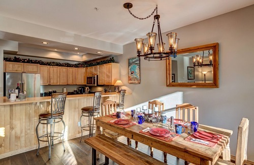 Warrior's Mark Condo | Private 6-Person Hot Tub/Walk to Lifts & Town/Pvt Garage/5-Star Host/New Remodel