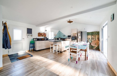 Barbatre Ski Chalet | Private access to the beach - House for 6