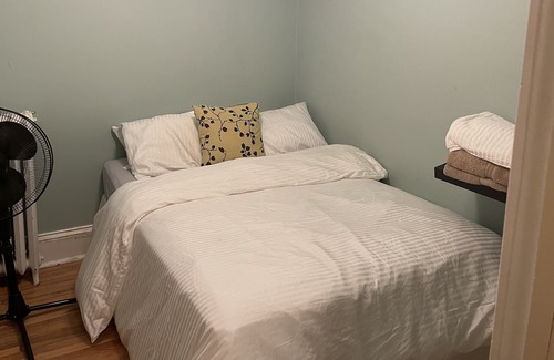 Calabogie House | Private accommodation ( vocational rental) The Library Guesthouse- Calabogie.