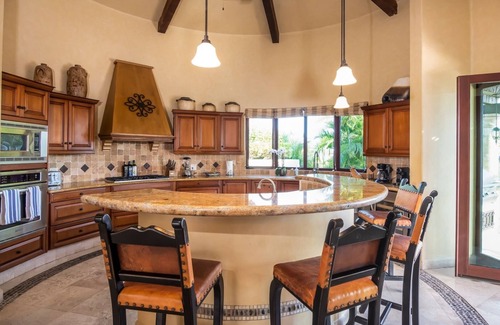 Buzzards Villa | PRIVATE, AMAZING VIEW OF OCEAN, BEACH CLUB ACCESS WITH GYM AND RESTAURANT