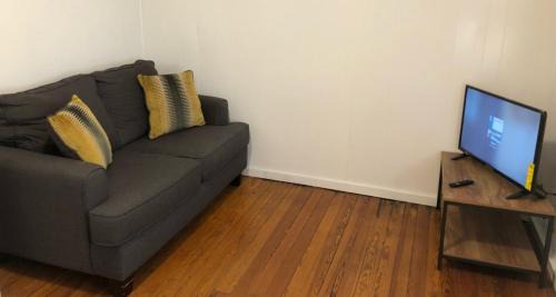Perth Amboy House | Private and cozy house with one bedroom and one bathroom