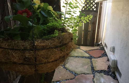 Fair Oaks Cottage | Private and peaceful one bedroom cottage Menlo Park California near 3 hospitals