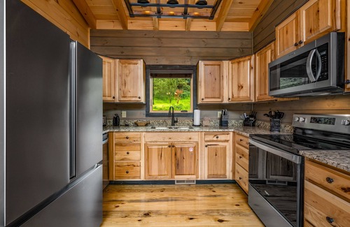 Gatlinburg Cabin | Private and quiet! hot tub 2 king suites indoor pool, games, Free attractions