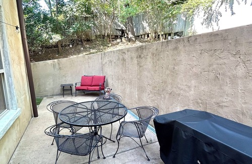 Fayetteville Condo | Private and quiet Condo close to Dickson Street and Historic Fayetteville Square