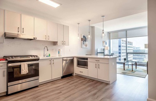 Downtown Apartment | Private Apt with Gym Pool