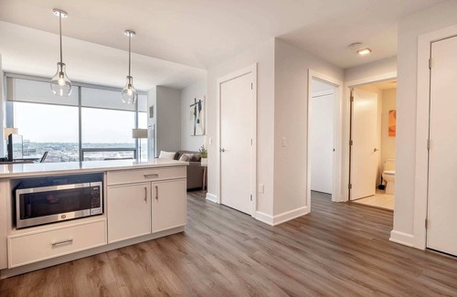 Downtown Apartment | Private Apt with Gym Pool