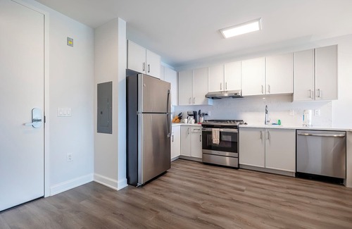 Downtown Apartment | Private Apt with Gym Pool