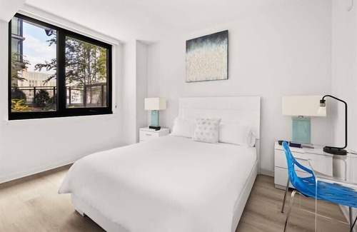 NoMa Hotel | Private Balcony & Free Outdoor Wifi | 2BR in Central DC