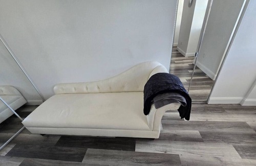 Burlington Apartment | Private Balcony-Pet Friendly -City Access -Gaming