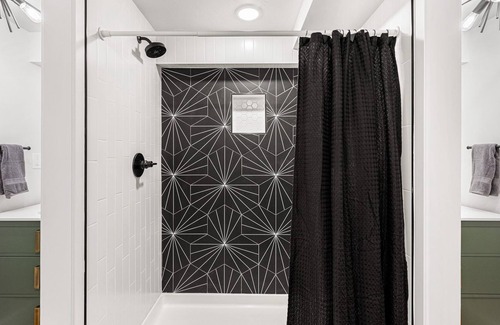 Lakewood House | Private Basement Perfect For Concerts & Adventures